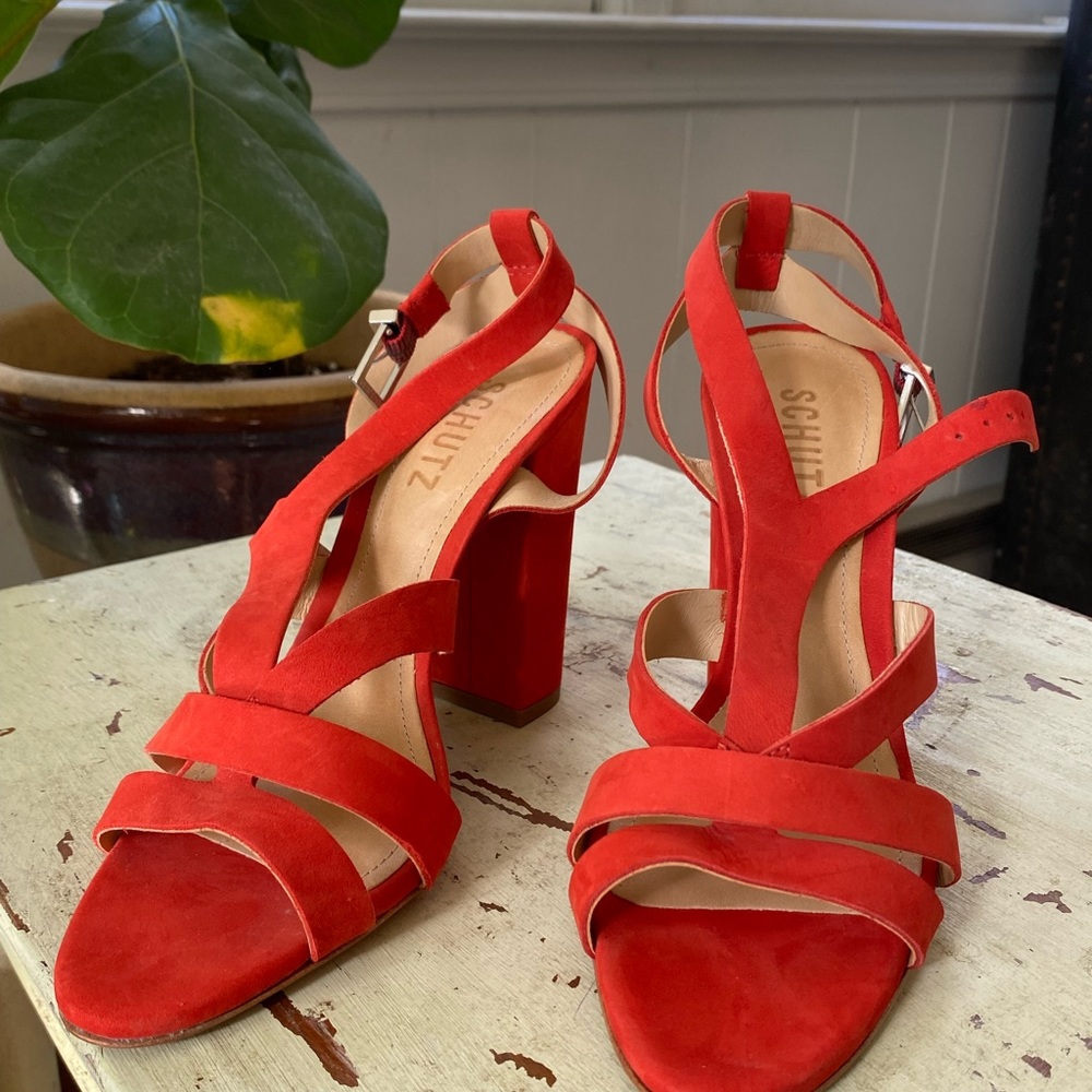 SCHUTZ Red Pumps